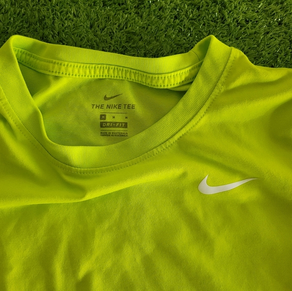 Nike Dri FIT Tshirt - Picture 2 of 3
